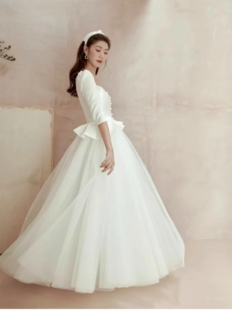 French Long-Sleeve White Wedding Dress  Petite Elegant Gown for Ceremonies or Evening Events (2025)
