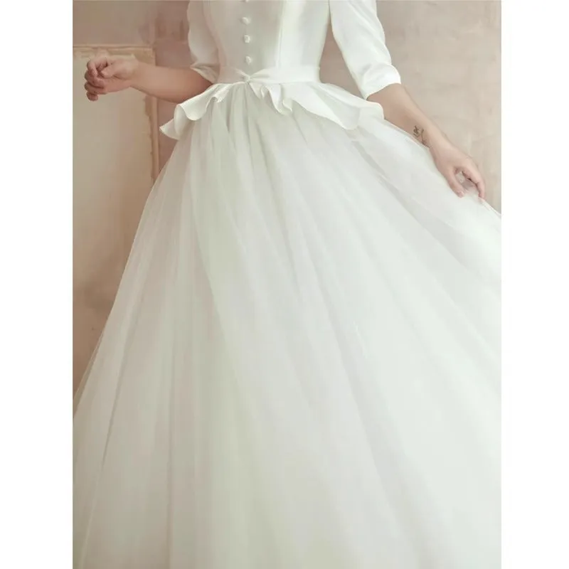 French Long-Sleeve White Wedding Dress  Petite Elegant Gown for Ceremonies or Evening Events (2025)