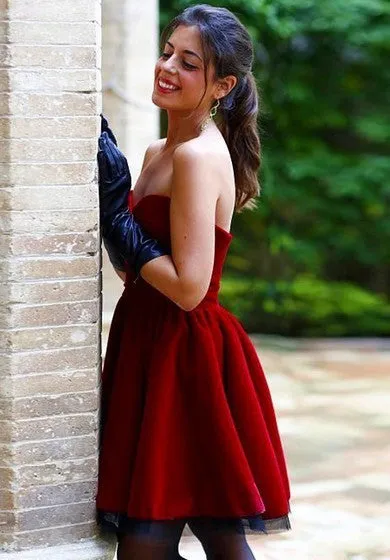 Lovely Sweetheart Burgundy 2018 Homecoming Dresses Short Prom Gowns